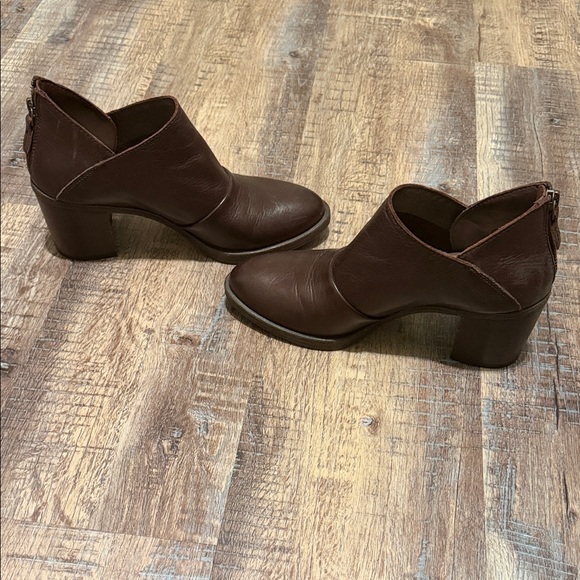 Johnston & Murphy Dark Brown Leather Heeled Boots - Picture 5 of 7